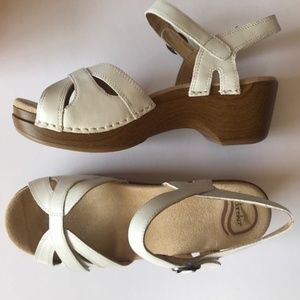 DANSKO OPEN TOE LOW PLATFORM SANDALS SIZE 38 (8)